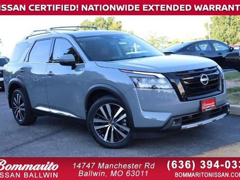 Certified 2025 Nissan Pathfinder Platinum w/ Lighting Package (N92) AWD/4WD image 1