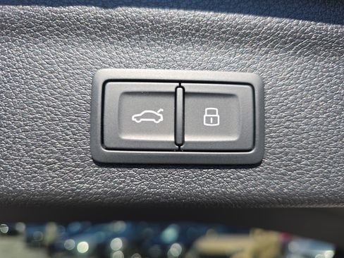 New 2025 Audi Q3 2.0T Premium image 13