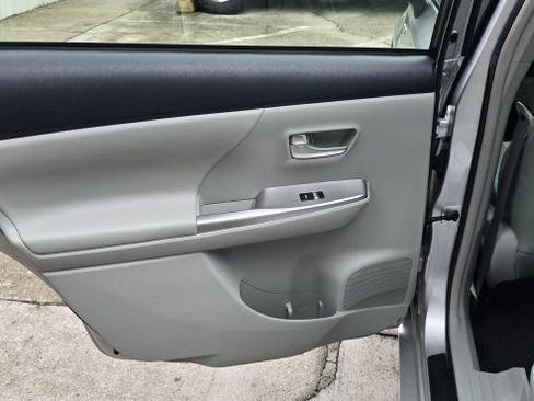 Used 2012 Toyota Prius V Five FWD image 27
