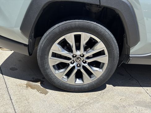 Used 2022 Toyota RAV4 XLE Premium AWD/4WD image 33