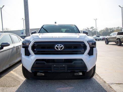 Used 2025 Toyota Tacoma SR image 4