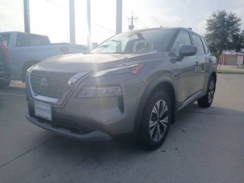 Used 2023 Nissan Rogue SV FWD image 5