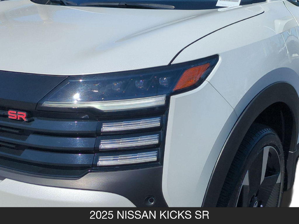 Used 2025 Nissan Kicks SR FWD image 10