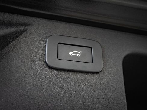 Used 2023 Land Rover Discovery Sport SE R-Dynamic image 18