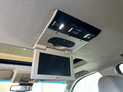 Used 2016 Chevrolet Suburban LT image 28