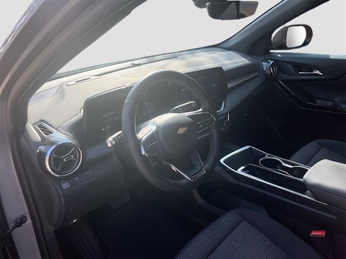 Used 2025 Chevrolet Equinox LT w/ Safety and Technology Package image 9