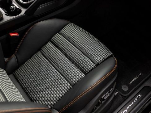 Certified 2025 Porsche Cayenne GTS image 34