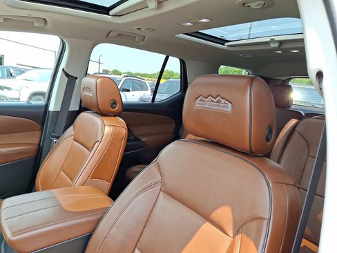 Used 2018 Chevrolet Traverse High Country w/ LPO, Cargo Package AWD/4WD image 26