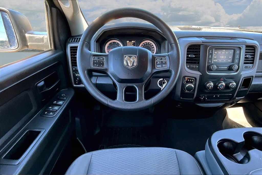 Used 2017 RAM 1500 Express RWD image 11