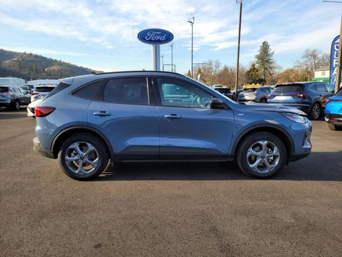 Used 2025 Ford Escape ST-Line w/ Cold Weather Package image 4