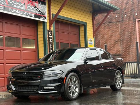Used 2017 Dodge Charger SXT w/ Navigation & Travel Group image 5