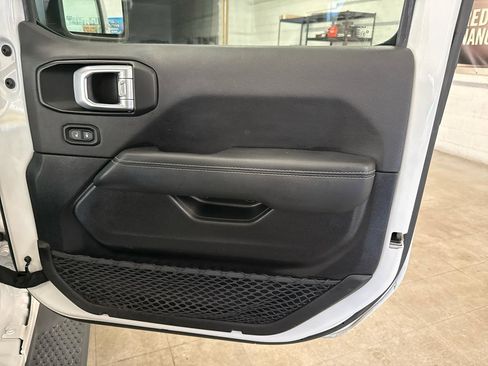 Used 2022 Jeep Wrangler Unlimited Sahara w/ Cold Weather Group AWD/4WD image 59