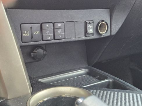 Used 2014 Toyota RAV4 Limited FWD image 30