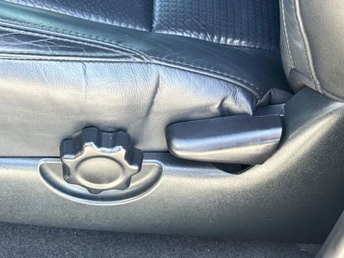 Used 2019 Toyota Tacoma Limited image 27