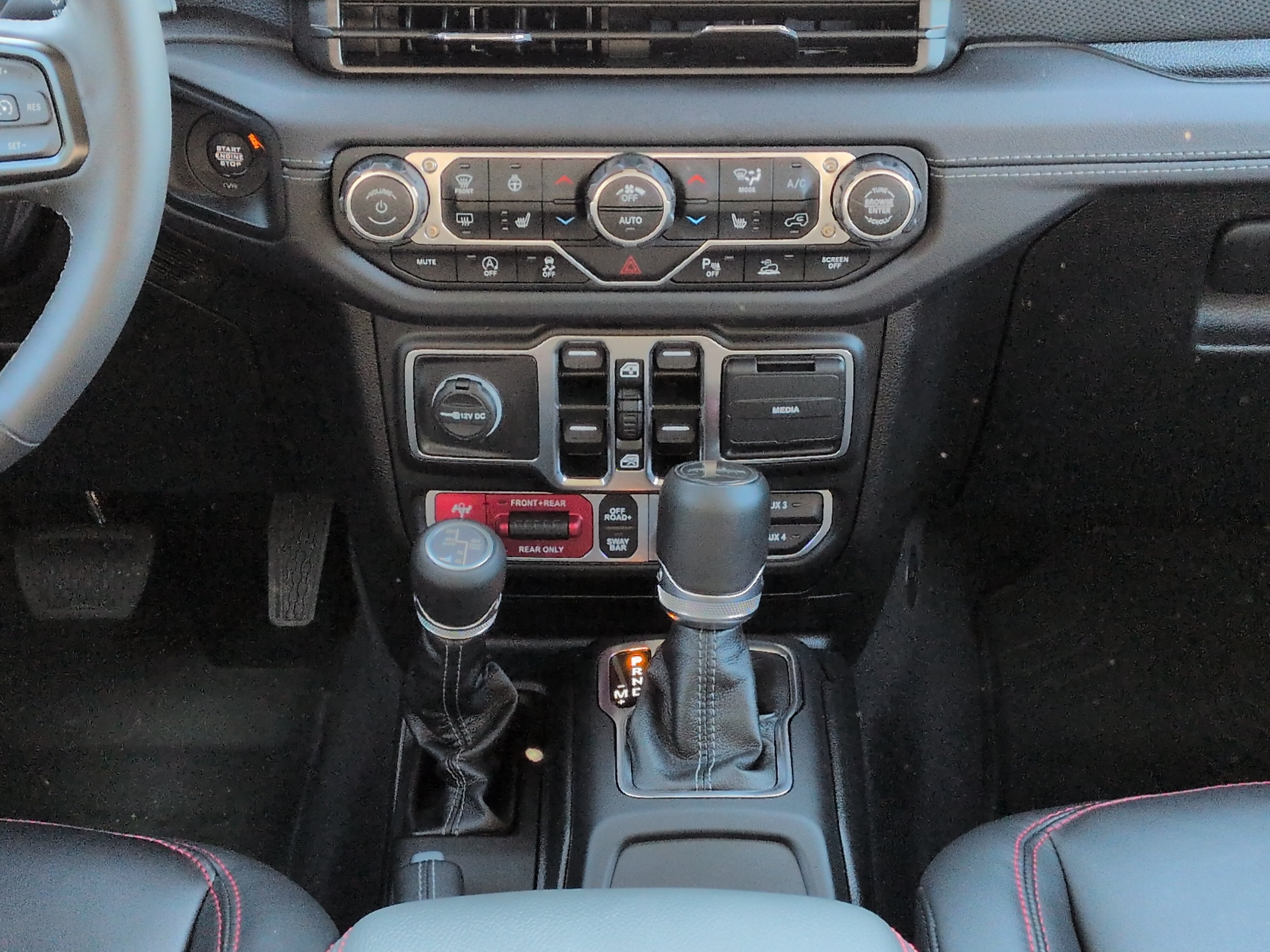 Used 2025 Jeep Gladiator Rubicon AWD/4WD image 17