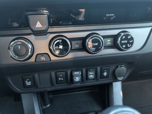 Used 2018 Toyota Tacoma 4x4 Double Cab image 32