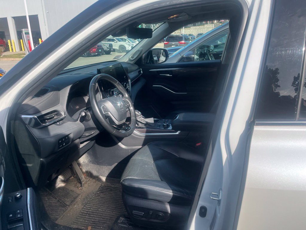 Used 2023 Toyota Highlander Platinum AWD/4WD image 4