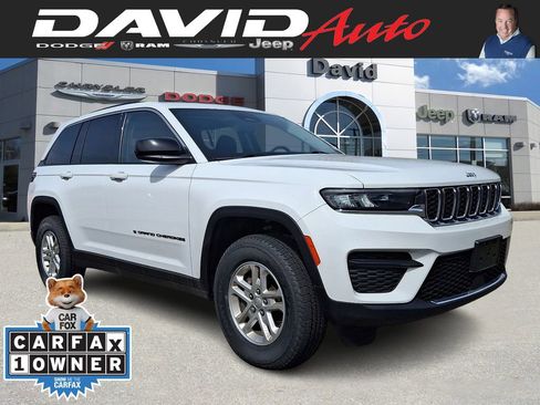 Used 2023 Jeep Grand Cherokee Laredo image 1