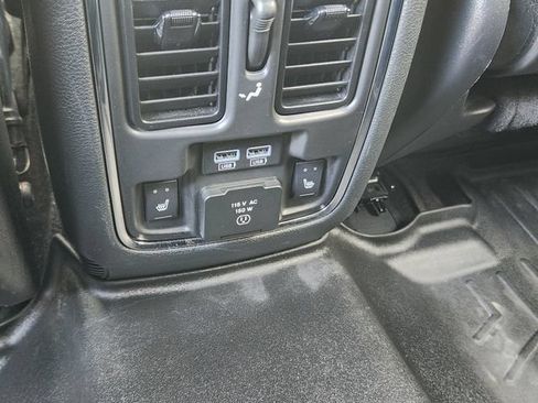 Used 2019 Jeep Grand Cherokee Limited w/ Luxury Group II AWD/4WD image 31