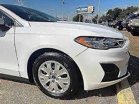 Used 2020 Ford Fusion S FWD image 22