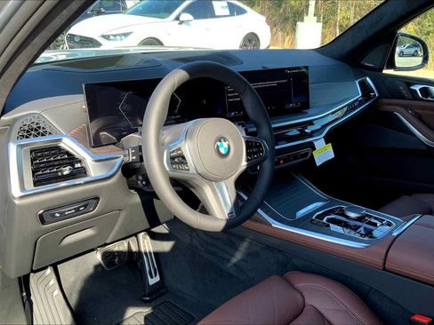 Used 2025 BMW X7 xDrive40i w/ M Sport Package AWD/4WD image 9