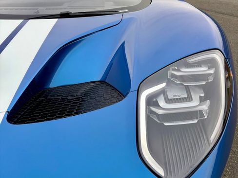 Used 2022 Ford GT RWD image 4