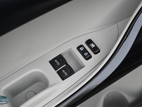 Used 2012 Scion iQ Base 2dr Hatchback image 17