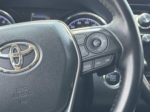 Used 2019 Toyota Camry SE w/ Convenience Package FWD image 13