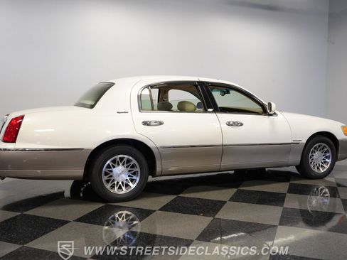 Used 2000 Lincoln Town Car Signature RWD image 14