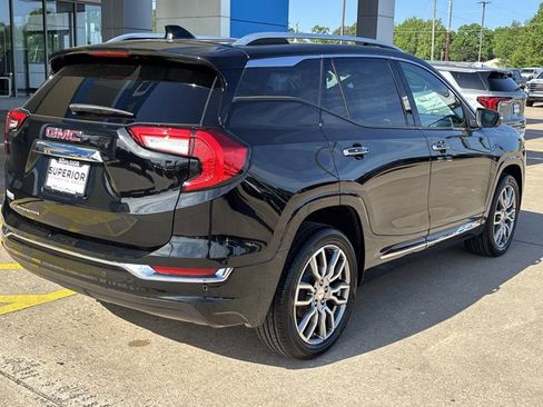 Used 2022 GMC Terrain Denali w/ Denali Premium Package AWD/4WD image 3
