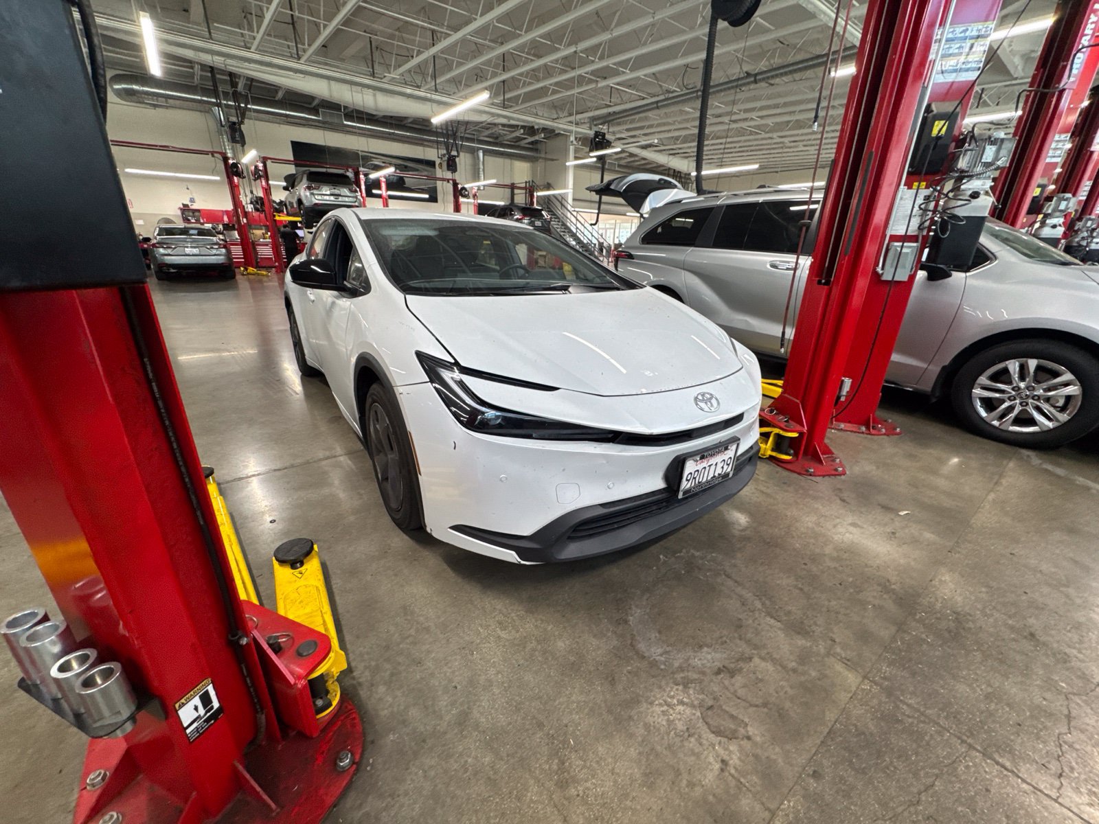 Used 2024 Toyota Prius LE FWD image 1