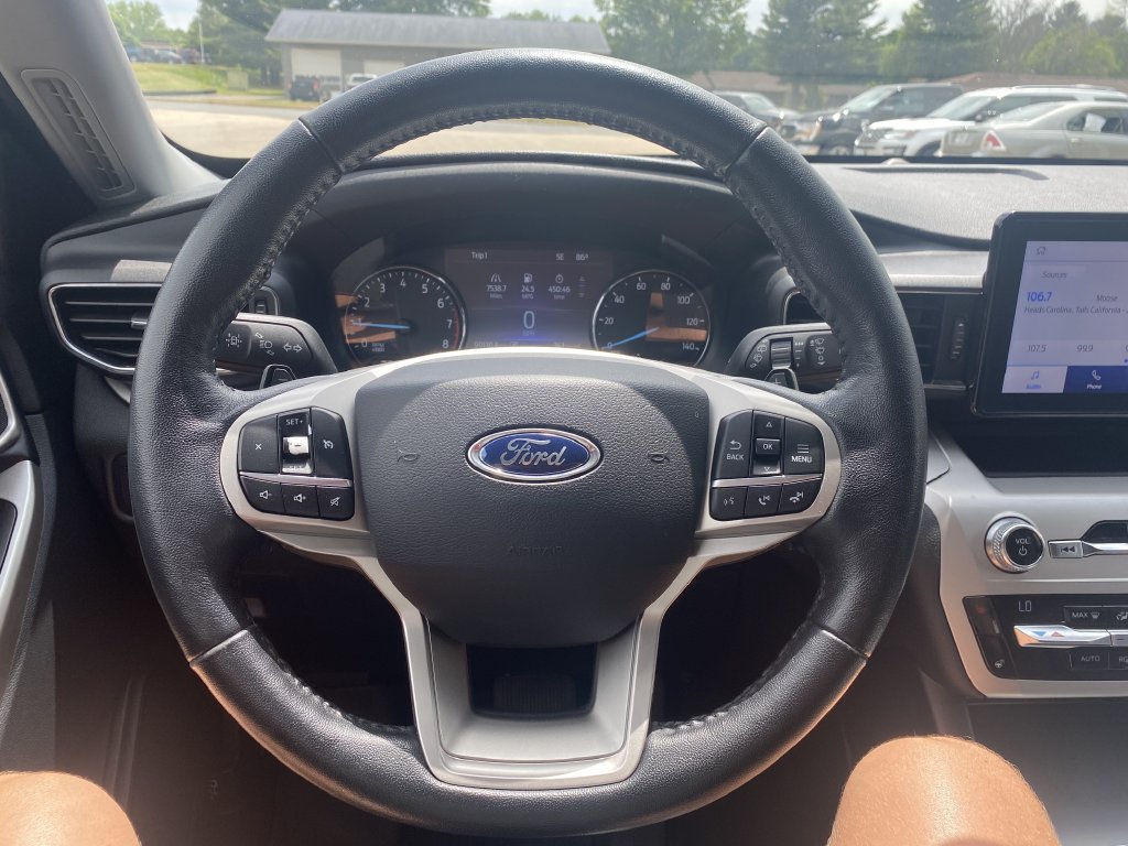 Used 2021 Ford Explorer XLT w/ Equipment Group 202A AWD/4WD image 16