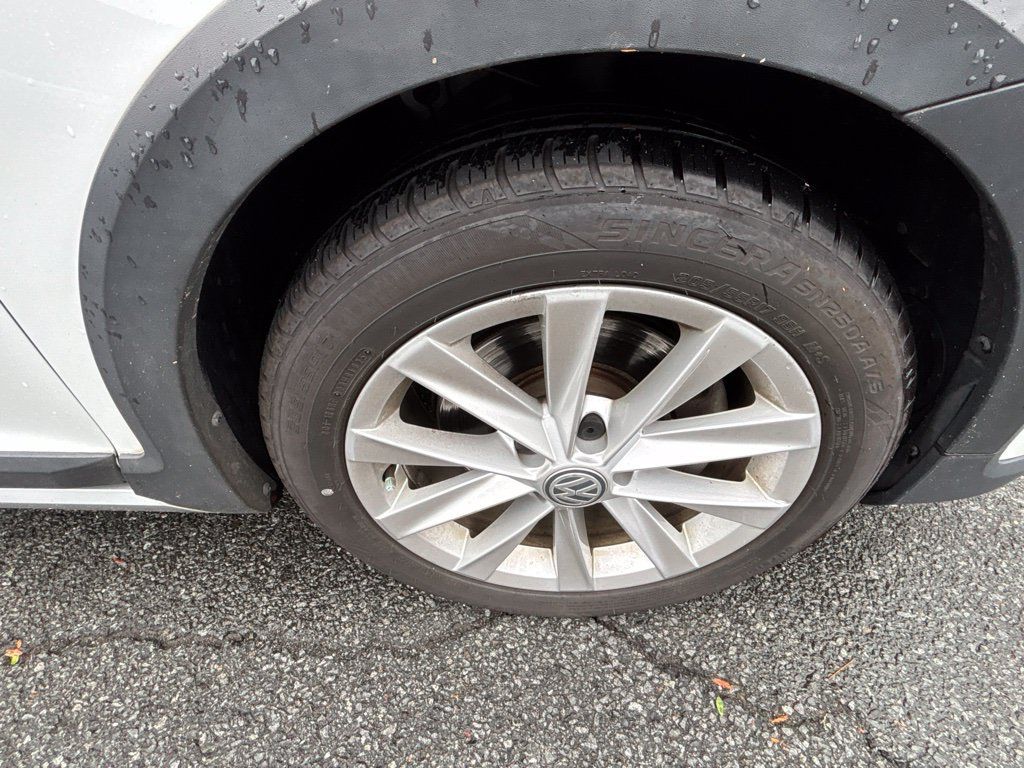 Used 2019 Volkswagen Golf Alltrack AWD/4WD image 12