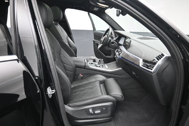 Used 2023 BMW X5 xDrive40i w/ Premium Package AWD/4WD image 30