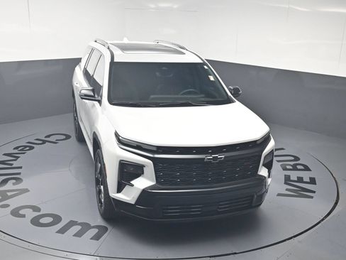 Used 2025 Chevrolet Traverse RS w/ LPO, Floor Liner Package FWD image 32