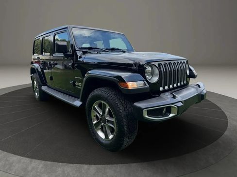 Used 2019 Jeep Wrangler Unlimited Sahara AWD/4WD image 7