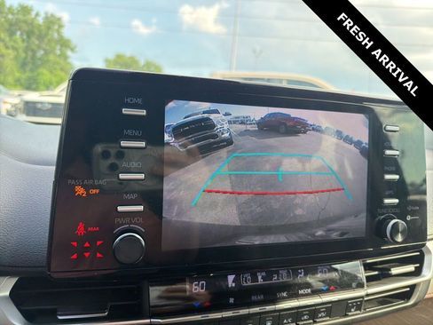 Used 2021 Toyota Sienna XLE FWD image 16