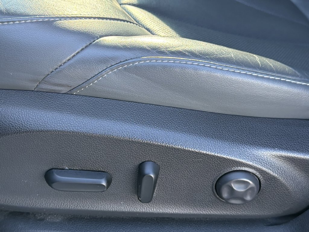 Used 2020 Buick Envision Essence FWD image 11