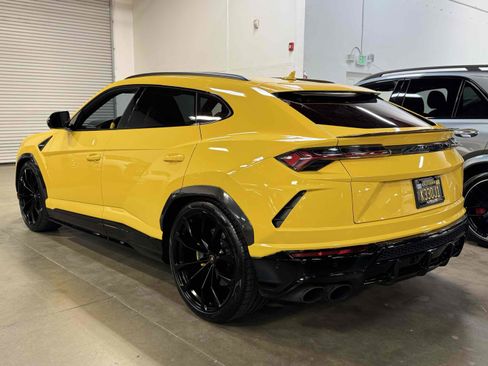 Used 2021 Lamborghini Urus image 23