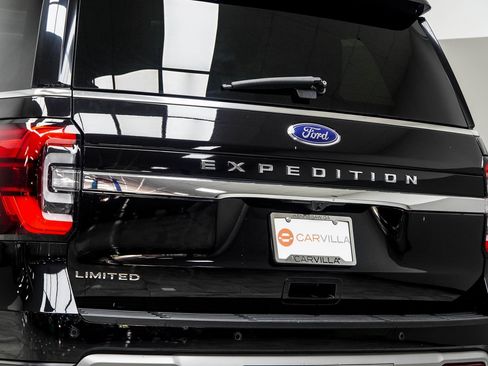 Used 2024 Ford Expedition Limited image 14