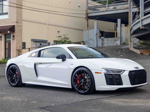 Used 2018 Audi R8 V10 RWD image 3