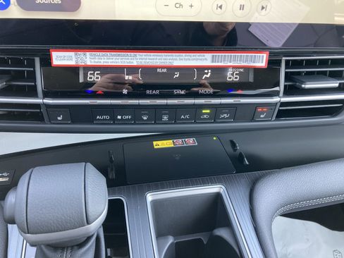 Certified 2025 Toyota Sienna XLE image 17