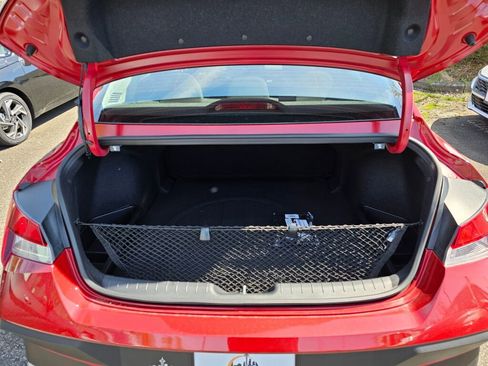 Used 2025 Hyundai Elantra SE image 14