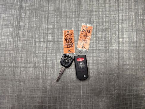 Used 2012 MAZDA MAZDA2 Sport FWD image 13