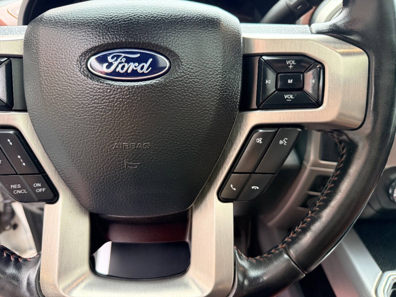 Used 2022 Ford F450 Platinum w/ FX4 Off-Road Package AWD/4WD image 28