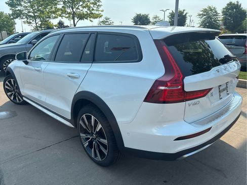 Used 2026 Volvo V60 B5 Cross Country Ultra w/ Protection Package Premier AWD/4WD image 5