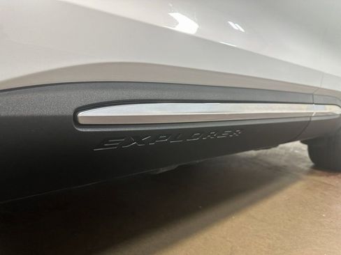 Used 2022 Ford Explorer XLT image 99