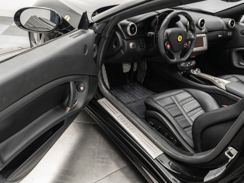Used 2012 Ferrari California image 23