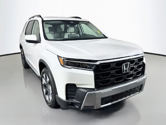 Used 2026 Honda Pilot Touring image 3