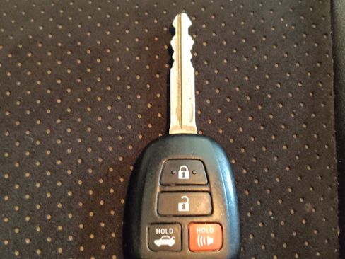 Used 2017 Toyota Camry XSE w/ Moonroof Package FWD image 32